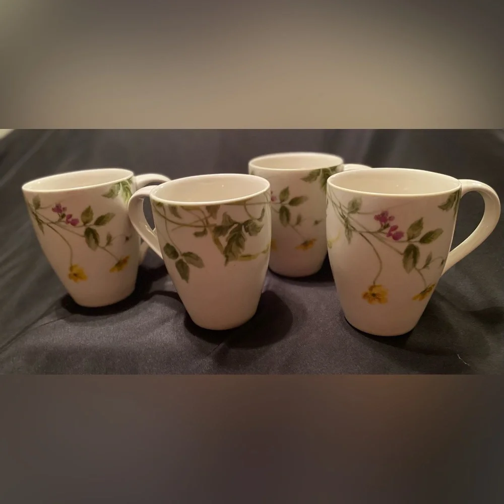 Target Floral Mugs Beautiful Set of 4 EUC